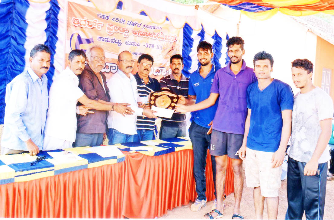 ಬೈದಶ್ರೀ ತಂಡಕ್ಕೆ ‘ಆದರ್ಶ್ ಫ್ರೆಂಡ್ಸ್ ಟ್ರೋಫಿ’